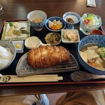 イナカショクドウ イモ8 - ロースカツ定食。だご汁最高！
