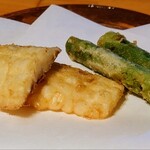 鮨やまか - とうもろこしとアスパラの天ぷら