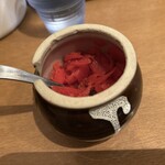 310396748 - 卓上の福神漬け。