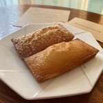 BEAN to FINANCIER 新宿高島屋店 - プレーン ￥220（税抜）、アーモンドクラッシュ ￥270（税込）