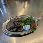 ジャンソーアタル - スパイスラム焼き（税込935円）