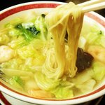 中国料理 八幡飯店 - 麺アップ