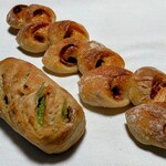 ベーカリーコントラスト - 料理写真:ずんだ、ベーコンエピ