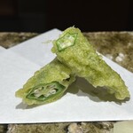 鮨 一 - オクラ天ぷら(抹茶衣)