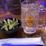 昭和酒場 健ちゃん - ハイボール（400円＋税）
お付き出し（200円＋税）