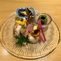 華丸吉日 - 毛蟹の酒蒸し黄身酢　蒸し鮑の玄米蒸し　帆立と蝦夷雲丹　本鮪中落ちと水茄子のなめろう　本鮪　金目鯛　