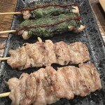 炭焼酒場 舌屯 - 梅しそササミ せせり