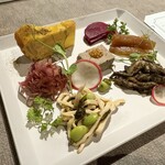 ON the TABLE CHINESE - 