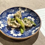 ON the TABLE CHINESE - 