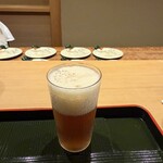 米増 - 鮎にペアリングされた黒ビール。鮎は塩焼き、鮎の頭、中骨、尻尾を米粉の皮で巻いたもの、と丁寧に調理され、余すところなく自然の恵みを丸ごといただきました。