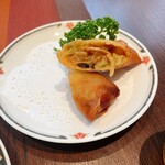 桂林 - 春巻きも美味しかったです。１本ですが分けていただきました。
