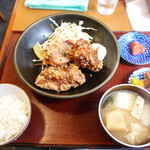 練馬食堂 汁とめし - 唐揚げ定食　840円