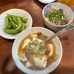 成田家 - 湯とうふ、鳥酢、えだまめ