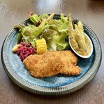 バルバルキッチンアメリ - 週替りランチ：チキンカツ＆ワカサギのフリット(¥800)