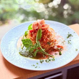 生ハムとルッコラのガスパチョ風冷製リングイネ税込1380円