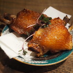 煙 燻製バル トリベーネ - 手羽中の一夜干し唐揚げ