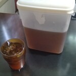 大船おでんセンター - 麦茶はポットサービス