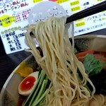 中華麺房 東龍 - 麺リフト⤴細麺に冷たいスープが絡んで美味♥