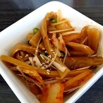 中華麺房 東龍 - サービスおつまみ♥「葱とメンマの白菜キムチ和え」♬