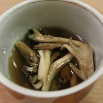 うを徳 - 山形の天然舞茸の煮物。香りがしっかりしています！