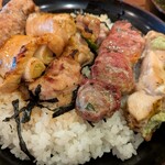 鳥政 - 左から【つくね・ねぎ巻・もも正肉・しそ巻・さび焼】