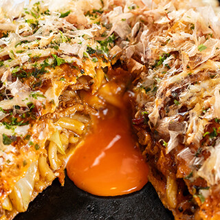 山芋たっぷりのお好み焼きや、リーズナブルな一品料理もオススメ