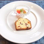 レストラン アクールジョア - <'14/09/20撮影>ランチ 1545円 のパウンドケーキ フルーツ添え