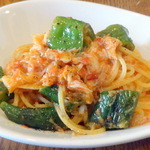 ラ･マンチーナ - カニと万願寺唐辛子のトマトソースピリ辛パスタ