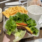 シェイクシャック 御殿場プレミアムアウトレット - シャックバーガー　バンズをレタスに変更