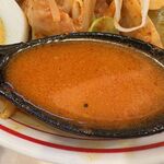 蒙古タンメン中本 - 香辛料がバッチリ効いたスープ