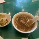 翡翠楼 新館 - サービスランチについてくる、ザーサイ、スープ
