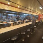 蒙古タンメン中本 - 厨房の様子