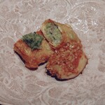 和食 板垣 - 鮎の湯葉包み揚げ　枝豆入り　胡瓜ソース　右下は無花果の胡麻和え