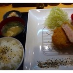 久岡家  - 塩とん定食（1000円）・・きなこ豚150gのトンカツ・小鉢・あら汁・ご飯のセットです。