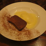 ICARO miyamoto - チョコレートのテリーヌ、ピスタチオのジェラート2