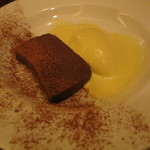 ICARO miyamoto - チョコレートのテリーヌ、ピスタチオのジェラート1