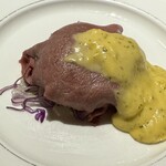 NARITA BOLD KITCHEN - ベアルネーズソースをかけたポシェ