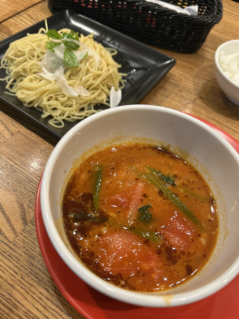 真っ赤ならーめん とまこ 三宮センタープラザ店 - 神戸三宮（阪急
