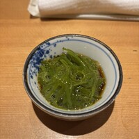 まんてん鮨 日比谷オクロジ店 - めかぶ