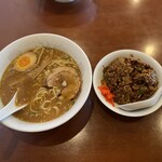ラーメン井出 - みそラーメン＋ミニ黒チャーハンのセット　¥1,250