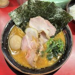 豚骨醤油ラーメン 王道家 - 