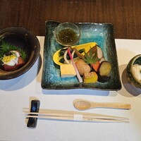 旬活和食 ままや - 左から、とろろのやまかけ、おばんざいセット、ざい