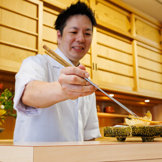 長年割烹に向き合ってきた板前がおもてなし◆非日常を味わう空間