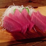 みや - まぐろ刺（中とろ）は厚切りです♪