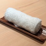 神田錦町 鮨たか晴 - おしぼり（1本目）