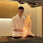 鮨 こん藤 - 藁焼きの炎と男前