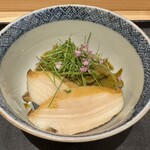 鮨 こん藤 - 鮑の肝のおうどん（肝のソースを麺にからめ、上には鮑をふんだんに）　◎