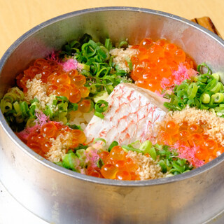 あらだしが決め手！お米一粒一粒まで魚のうまみが凝縮した窯めし