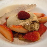 カメレオン - 苺のマリネと甘草入りカスタード