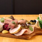 ビストロ ガヴロッシュ - シャルキュトリー盛り合わせ　自家製